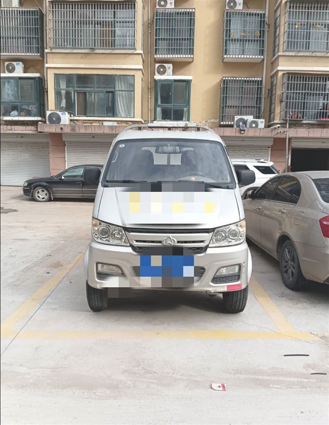 出售个人小型货车,价格1w，车况良好，手续齐全，17年底出厂 ,感兴趣的电话联系！