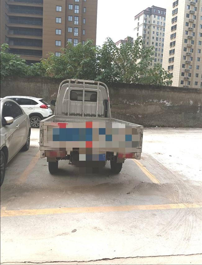 出售个人小型货车,价格1w，车况良好，手续齐全，17年底出厂 ,感兴趣的电话联系！