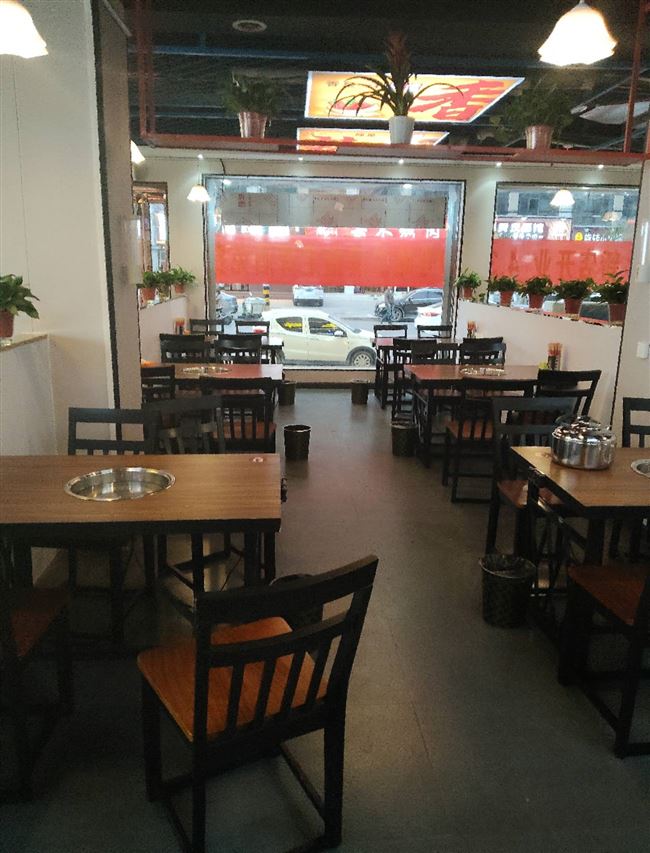 旺铺转让，上下两层500多平 因有其他生意顾不上打理，现转让带半年房租