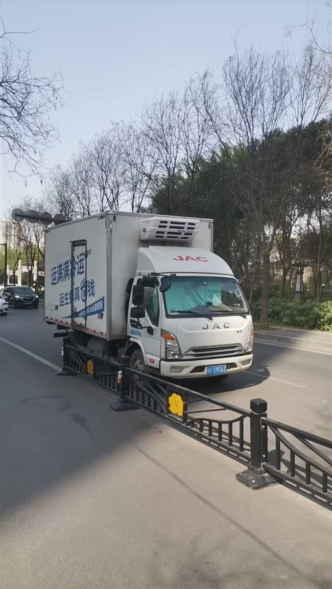 4.2米冷藏车出租，价格优惠，需要用的联系！