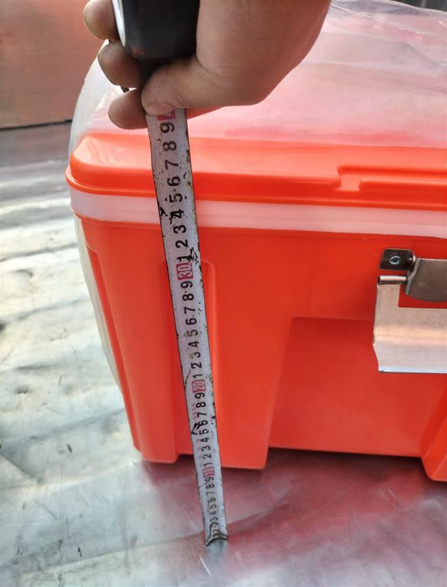 处理加厚保温箱，感兴趣的电话联系！
