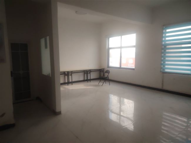 写字楼办公房出租，周围有学校商场饭店，地址文化路西祥路口向北200米路东，总面积360平方米，2楼，