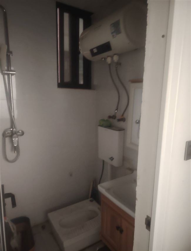 写字楼办公房出租，周围有学校商场饭店，地址文化路西祥路口向北200米路东，总面积360平方米，2楼，