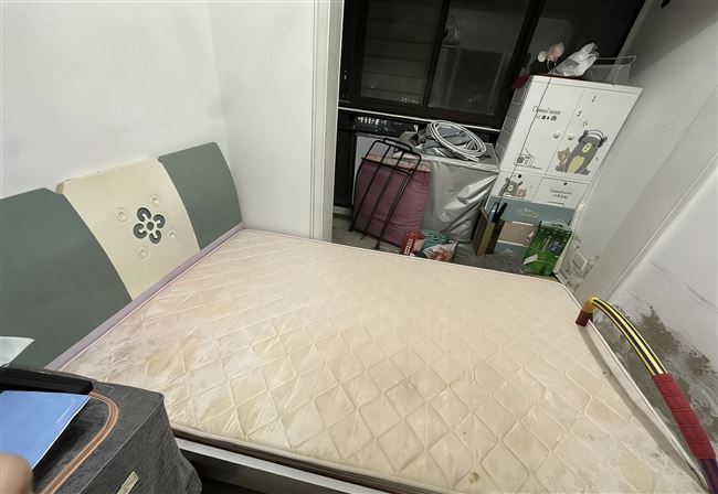 单人床，买了一直没有用，放床上杂物的，1.2米×2米的，（需要的自提，水岸皇城）