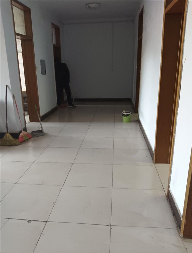 套房出租，三室一厅一卫，地址：尉氏县梅苑新村西南，感兴趣的电话联系！