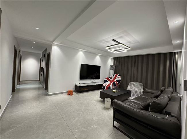 尉氏南环UK 四室两厅精装出售